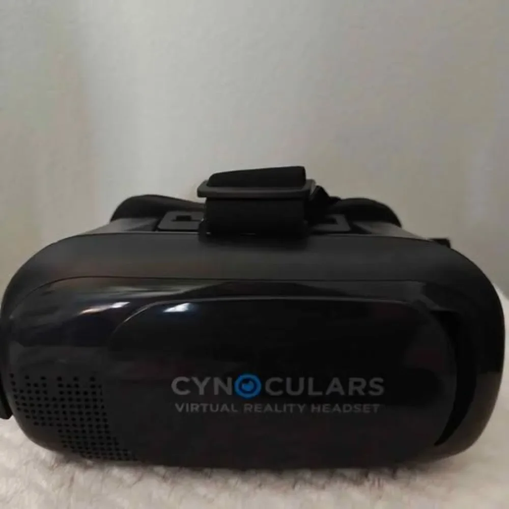 Cynoculars Virtual Reality Headset + Remote